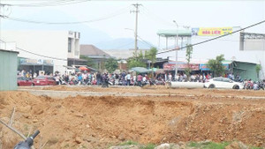 'Sốt' đất ở nhiều tỉnh: Một Bộ không quản nổi