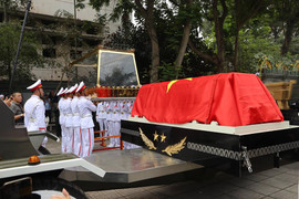 Video: Tiễn đưa Trung tướng Đồng Sỹ Nguyên về công viên Vĩnh Hằng