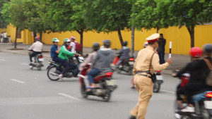 Video: Những màn rượt đuổi bắt người vi phạm như phim hành động của CSGT Hà Nội