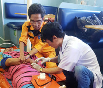 Cứu kịp thời thuyền trưởng tàu cá bị tai biến giữa Hoàng Sa