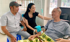 Nghệ sĩ Lê Bình bệnh tình chuyển biến ngày càng xấu, không ăn uống được