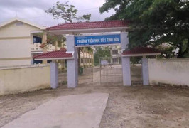 Đang chơi ở sân trường, 6 học sinh tiểu học bị chó cắn