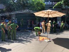 Ô tô biển tứ quý lao vào đám tang, 11 người thương vong