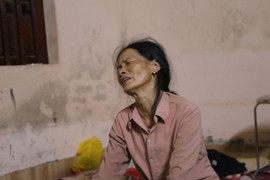 Video: Quặn lòng tiếng khóc của người bà gọi tên cháu bị thiệt mạng trọng vụ cháy xưởng ở Hà Nội