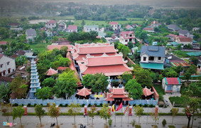 Video: Điện thờ dòng họ dát vàng gần 200 tỷ đồng ở Hà Tĩnh