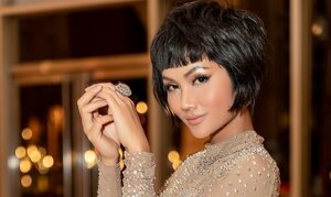 H'Hen Niê khoe trọn vóc dáng quyến rũ với áo xuyên thấu, váy xẻ tà cao táo bạo