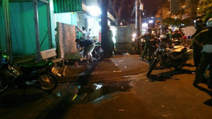 2 nhóm thanh niên lao vào chém nhau trong đêm, nhiều người bị thương ở TP.HCM