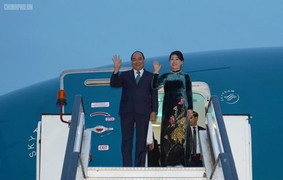 Thủ tướng đến Bucharest, bắt đầu chuyến thăm chính thức Romania