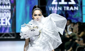 Hé lộ cát-xê của Hoa hậu Hương Giang khi trình diễn thời trang