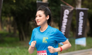 Á hậu Tú Anh giảm hơn 6 kg, hào hứng tham gia thi chạy sau khi sinh con đầu lòng