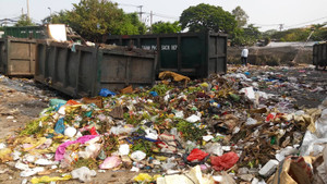 Dự án mãi nằm trên giấy, hàng nghìn hộ dân vẫn 'sống chung với rác'