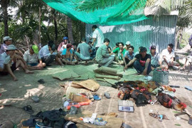 Video: Cận cảnh trường gà ở miền Tây vừa bị cảnh sát triệt phá