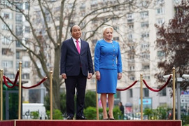 Thủ tướng Romania chủ trì lễ đón trọng thể Thủ tướng Nguyễn Xuân Phúc