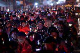 Thời tiết quá nóng, người dân ùn ùn kéo về TP.HCM trong đêm