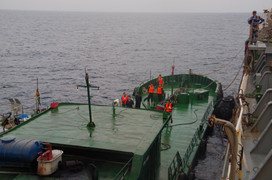 Bắt quả tang tàu Hàn Quốc vận chuyển trái phép gần 8.500 m3 xăng vào lãnh hải Việt Nam