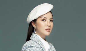 MC Thanh Mai trẻ trung, khoe vai trần gợi cảm ở tuổi 46