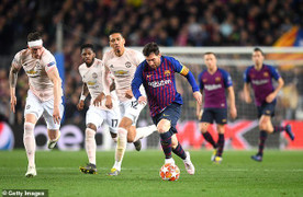 Đứng cạnh Barca, MU chỉ là 'kẻ học việc' ở Champions League