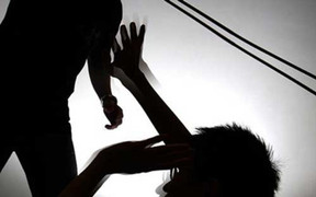 Truy tìm 2 kẻ côn đồ chặn đường, tấn công chủ tịch phường ở Đắk Lắk