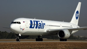 Boeing 737 gặp sự cố, động cơ cháy ngùn ngụt khi hành khách ngồi bên trong