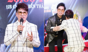 Học trò quỳ gối cảm ơn danh ca Ngọc Sơn