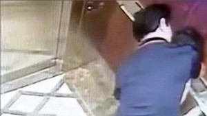 Xuất hiện thêm 2 clip khác vụ nguyên Viện phó VKS Nguyễn Hữu Linh sàm sỡ bé gái trong thang máy