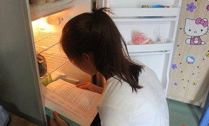 Chùm ảnh: Mới chớm hè, sinh viên đã kịp sáng tạo những cách chống nóng 'bá đạo'