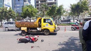 Xe vệ sinh không đặt biển báo gây tai nạn nghiêm trọng ở TP.HCM