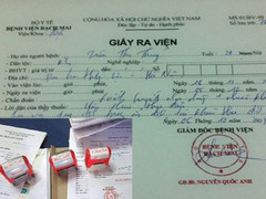 Bắt 2 kẻ làm giả giấy khám sức khỏe, giấy ra viện của Bệnh viện Bạch Mai