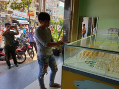 Bắt nam thanh niên cướp 2 tiệm vàng trong vòng 3 giờ ở Bình Thuận