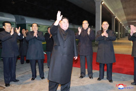 Ông Kim jong-un lên tàu bọc thép, bắt đầu chuyến thăm lịch sử tới Nga