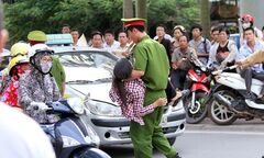 Nắng nóng đỉnh điểm, người dân nên tránh ra ngoài từ 12 đến 16h nếu không muốn bị hôn mê