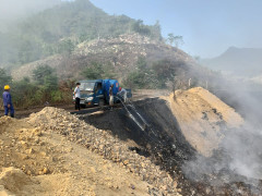 Sau 2 ngày bốc hỏa, hàng chục tấn rác vẫn đang âm ỉ cháy ở Quảng Nam