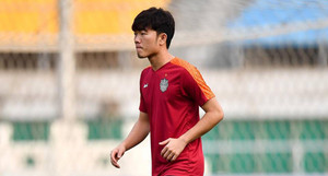 Xuân Trường 'đạp cỏ' ở Bắc Kinh, sẵn sàng đá Cup C1 châu Á tối nay