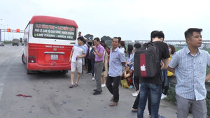 Video: Xe 29 chỗ nhét 40 người dịp nghỉ lễ và lời trần tình khó tin của chủ xe