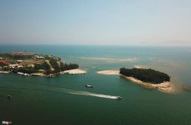 Cồn cát hình dáng khủng long mới xuất hiện ngoài khơi Cửa Đại nhìn từ flycam