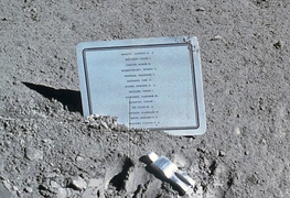 Cách đặc biệt để NASA tưởng niệm các phi hành gia đã khuất trên Mặt Trăng