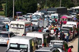 Du khách ùn ùn đổ về Đà Lạt nghỉ lễ, biển người chen chân giữa trung tâm thành phố