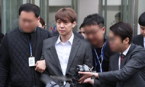 Sau nhiều lần kêu oan, Park Yoochun thừa nhận sử dụng ma túy