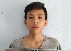 Thiếu niên 16 tuổi ép xe, cướp tiền và điện thoại của bà già 73 tuổi