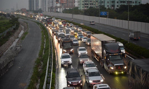 Xe cộ tắc dài hàng cây số, cao tốc Pháp Vân - Cầu Giẽ tạm cấm đường