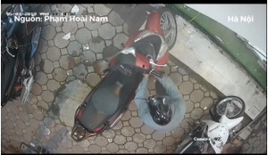 Clip: Tên trộm mất đúng 10 giây bẻ khóa xe SH ở Hà Nội
