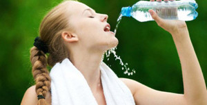 Dừng ngay việc uống nước vào những thời điểm dưới đây nếu không muốn mắc bệnh