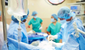 2 tiếng đồng hồ cứu người đàn ông tự đâm thấu tim