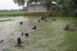Buồn cười bài tập như 'diễn show' của quân đội chính quy Bangladesh