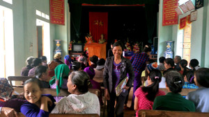 Bán hàng lừa đảo len lỏi vào các vùng quê