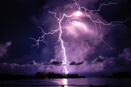 Kỳ lạ: Hồ nước bị sét đánh liên hoàn suốt 300 ngày/năm