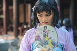 Nam sinh Đắk Lắk đóng giả Thúy Kiều trong bộ ảnh kỷ yếu đậm chất văn học