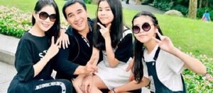 Sang Trung Quốc du lịch, Quyền Linh vẫn thoải mái đi dép tổ ong