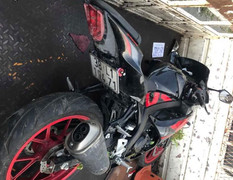  Xe máy phân khối lớn tông dải phân cách lúc sáng sớm, 2 anh em ruột chết thảm