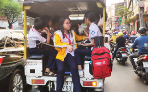 Hiểm họa khó lường từ những chiếc Daihatsu chở học sinh